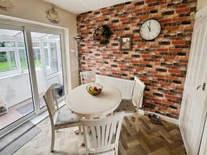 Kitchen Diner- click for photo gallery